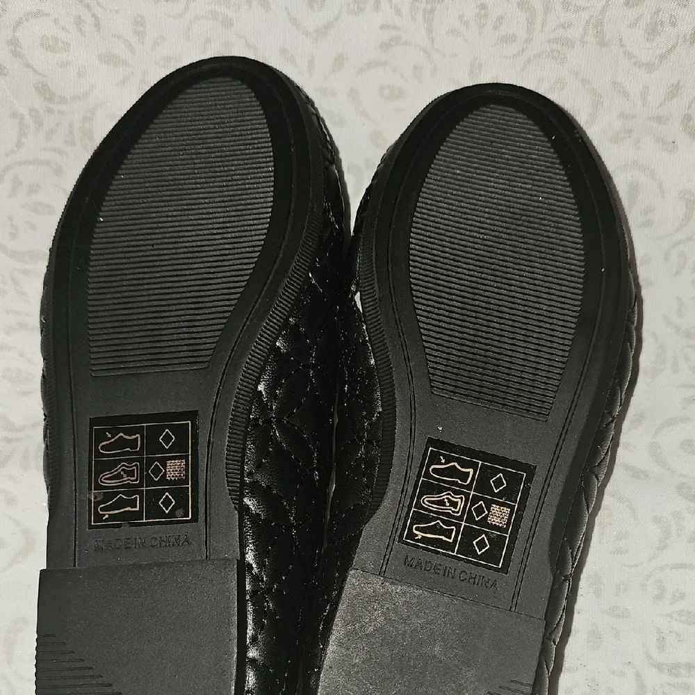 ALDO NWOT Girls Black Quilted Ballet Flats Size 11